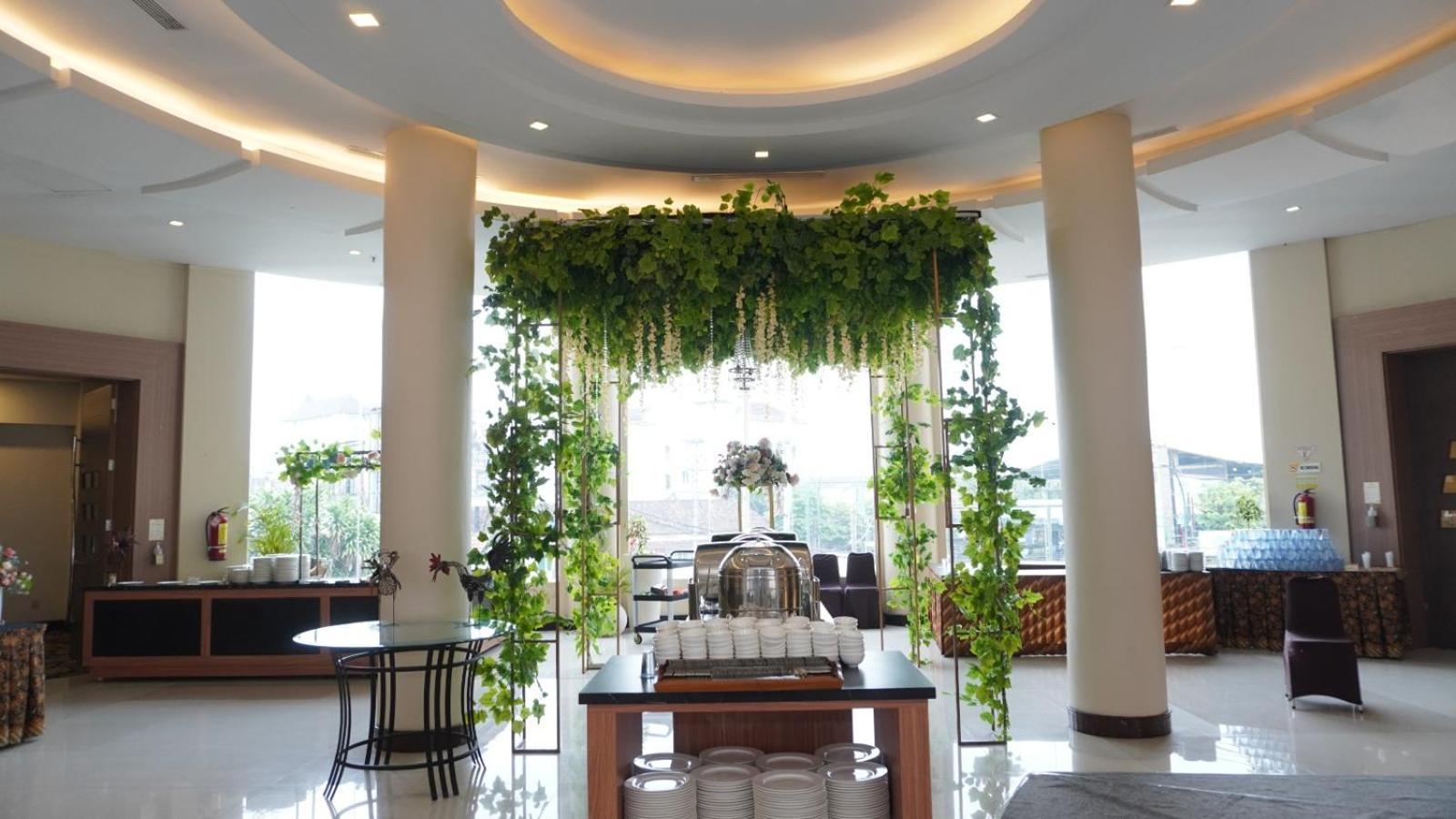Cavinton Hotel Malioboro Yogyakarta By Tritama Hospitality Екстер'єр фото