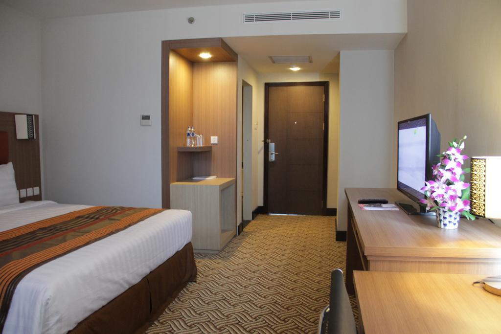 Cavinton Hotel Malioboro Yogyakarta By Tritama Hospitality Екстер'єр фото