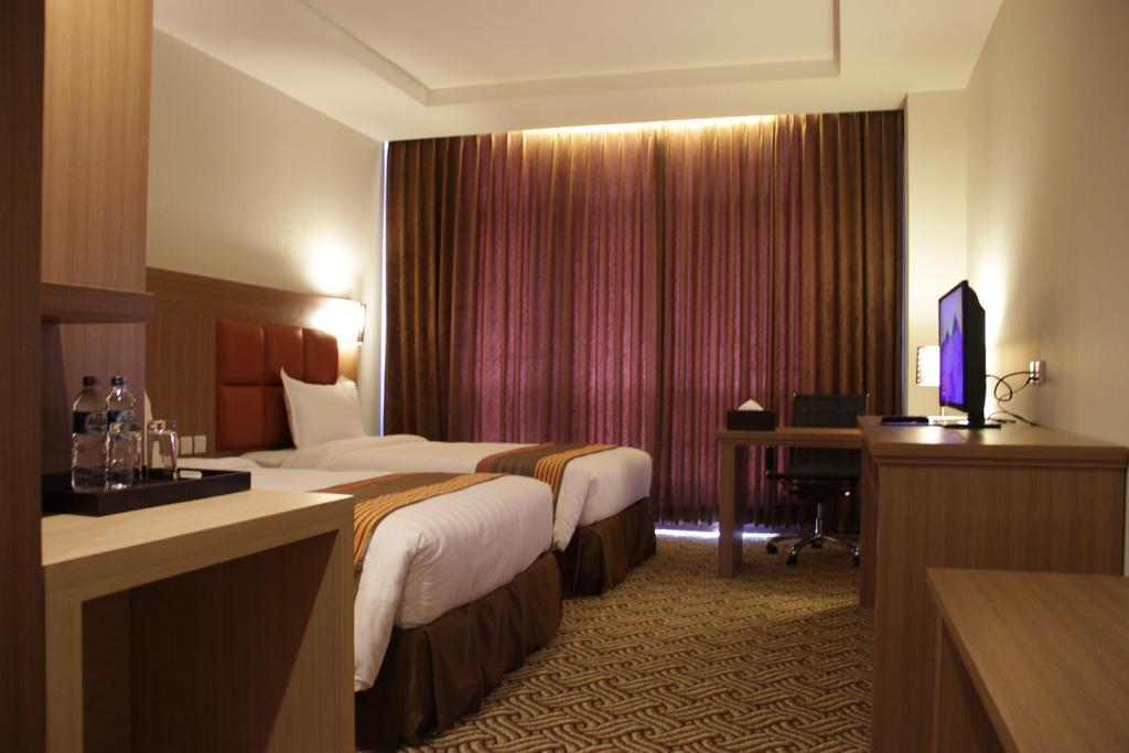 Cavinton Hotel Malioboro Yogyakarta By Tritama Hospitality Екстер'єр фото