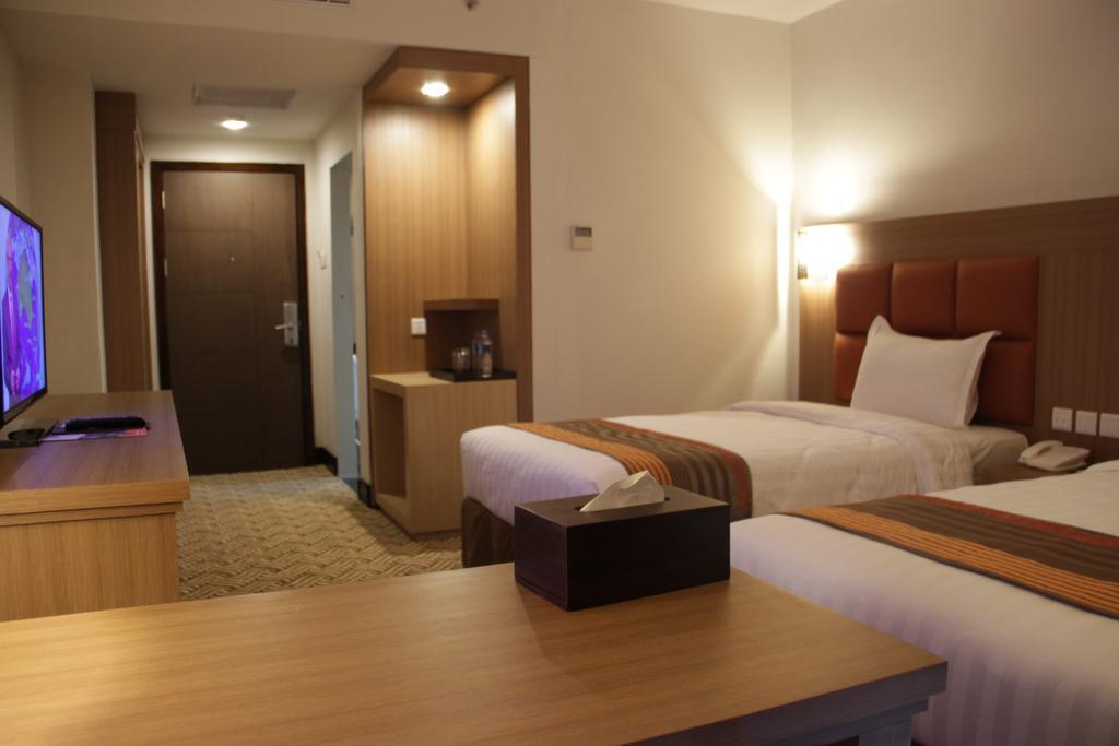 Cavinton Hotel Malioboro Yogyakarta By Tritama Hospitality Екстер'єр фото