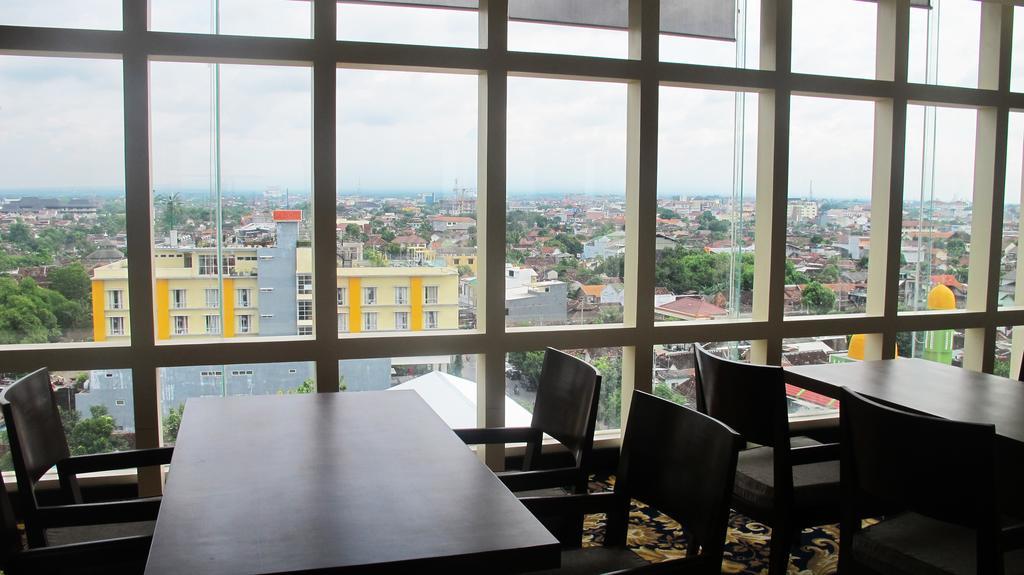 Cavinton Hotel Malioboro Yogyakarta By Tritama Hospitality Екстер'єр фото