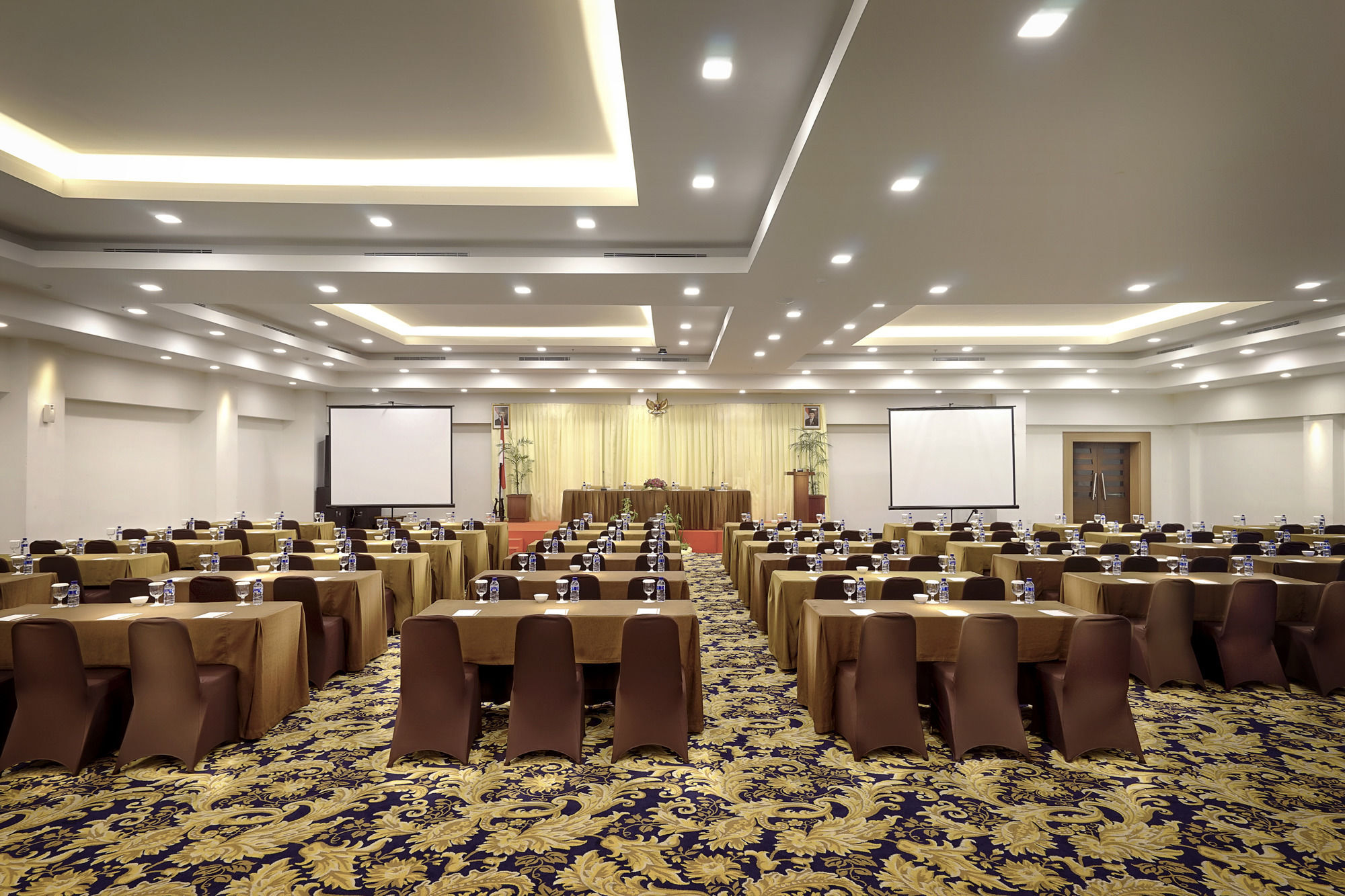 Cavinton Hotel Malioboro Yogyakarta By Tritama Hospitality Екстер'єр фото